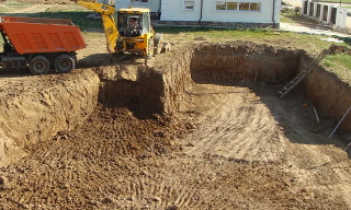Рытье котлованов под фундамент в Лангепасе – цена от 2642 руб. за м3 | 2Землекопа-Лнг