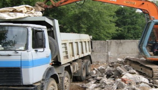 Вывоз строительного мусора с участка в Лангепасе недорого от 1585 руб. | 2Землекопа-Лнг